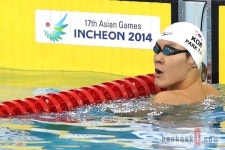 박태환 ′내 기록은 몇 분이지?′