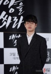 박정민 美 사막서 서양여성과 첫 베드신… 나체로 책읽는 모습에 깜짝