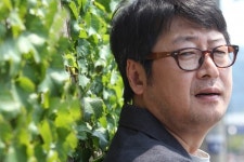 [스타인터뷰] 김윤석, 선굵은 카리스마 뒤 자상한 아빠가 자리했다