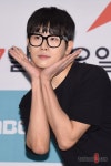 김재한 작가, 포즈는 깜찍하게 표정은 시크하게