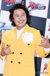 장미여관 육중완, 샛노란 의상입고 선한 미소로