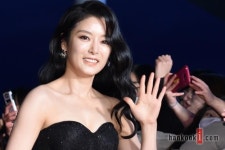 지안 레드카펫에서 빛나는 미모