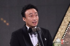 이성민, 부드러운 카리스마 눈빛