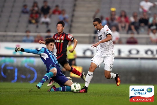 차두리 감독, 성남FC와의 데뷔전서 0-2 완패…화려한 데뷔 끝에 아쉬움