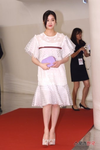이유비 '걸어다니는 인형 미모'