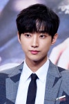 진영, 줌을 부르는 외모