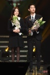 송혜교·송중기, 나란히 대통령표창 받은 송송커플