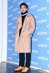  이준, 여심 훔치는 트렌치 코트 스타일링 