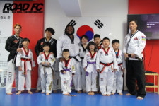  ‘140kg 태권 파이터’ 바넷, 한국서 태권도 꿈나무 지도 