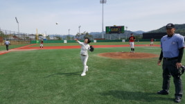  [대학야구]정상혁 보은군수, 대학야구 발전 기원 시타 나섰다 