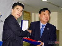  태양, 시원시원한 헤어스타일 