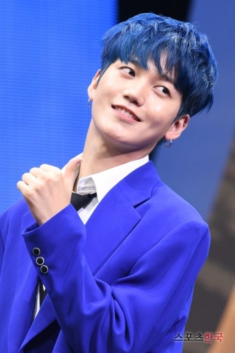 '온앤오프' 오프팀 리더 제이어스, 귀엽게 엄지척!