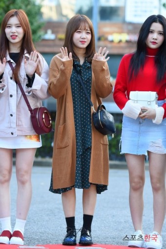 위키미키 최유정, 꾸러기 의상 벗고 여성스럽게~ (뮤직뱅크 출근길)