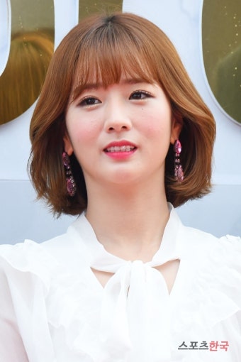 에이핑크 윤보미, 목이 두꺼워 보일 정도로 작은 얼굴 (2017 코리아 뮤직 페스티벌)