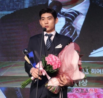 이정후, 신인왕 만장일치 실패 논란…아쉬움 남긴 투표 결과