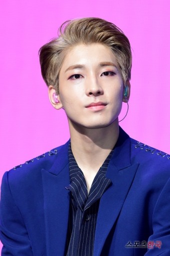 세븐틴 원우, 올백 머리로 남자답게