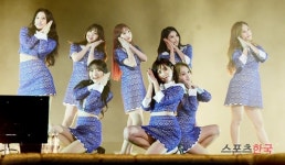  러블리즈 측, 팬 위협 논란에 사과 