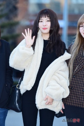 레드벨벳 슬기 '추워도 패션이 우선' (뮤직뱅크 출근길)