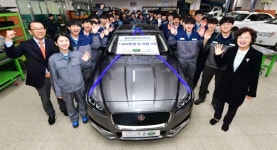  재규어랜드로버 경기자동차과학고에 실습용 차량 및 장학금 전달 
