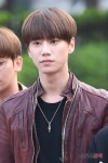  유엔비 준, 돋보이는 외모(뮤직뱅크 출근길) 