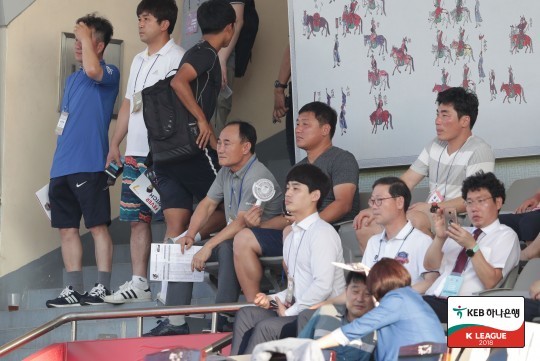 K리그1, 최연장 vs 최연소 감독 대결! 제주SK 김학범 vs 강원FC 정경호, 이목 집중