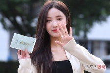  모모랜드 연우 설렘 눈맞춤(뮤직뱅크 출근길) 