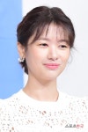  정소민, 수줍은 미소 