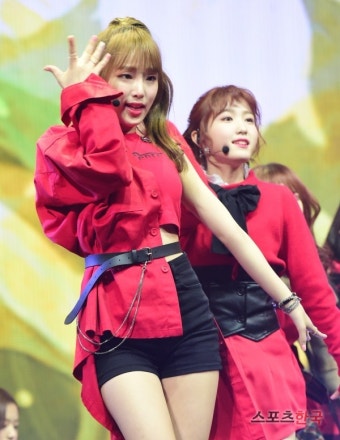 아이즈원 최예나, 무대 위 시선 싹쓸이한 미모