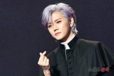  뉴이스트W 렌, 신비로운 보랏빛 헤어컬러 