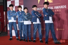 한껏 멋낸 빌리 아역들