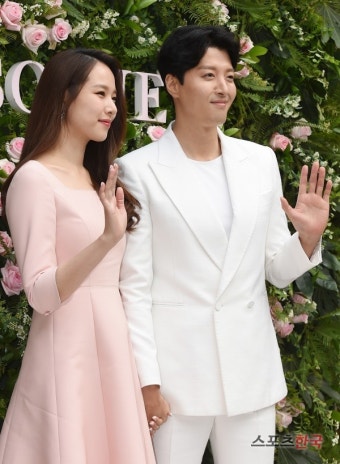 조윤희♥이동건, 웃는 모습도 닮아가는 잉꼬부부