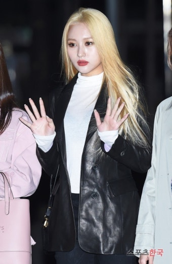 드림캐쳐 시연, 도톰한 입술 (뮤직뱅크 출근길)