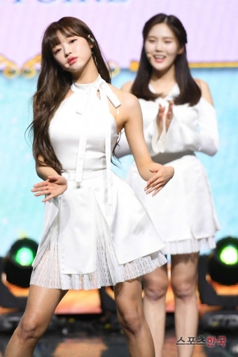 오마이걸 효정 '우리 유아 잘한다~ 잘한다~'