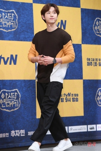 송중기, 가벼운 발걸음 (아스달 연대기 제작발표회)