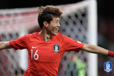  한국, 황의조 선제골 4분 만에 이란에 동점골 실점 [축구평가전] 