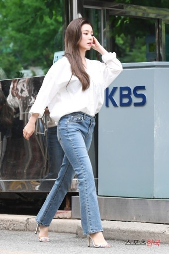 레드벨벳 아이린, 활기찬 발걸음 (뮤직뱅크 출근길)