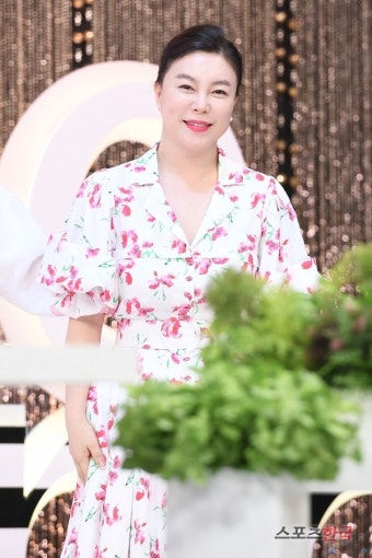 최화정, 화사한 미소로 등장 (여자플러스3 기자간담회)