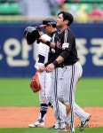 LG 오지환, 무릎 부상으로 3주 이탈…가을야구 출전 불투명
