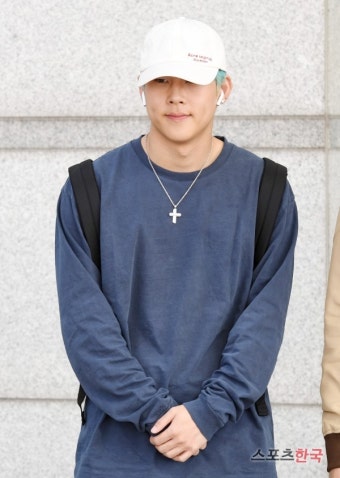 몬스타엑스 주헌, 공손한 보조개 청년
