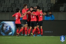 한 골씩 주고받은 한국-우즈베키스탄, 전반 종료 [축구 올림픽대표]