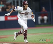 '2루타 46개' 키움 이정후, 2루타 2개만 더 추가하면 KBO '신기록'