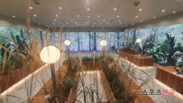 강남 복합문화공간 ‘일상비일상의틈’ 둘러보니…MZ세대 아우르는 놀이터