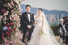 현빈♥손예진, 결혼식서 두 손 꼭 잡고 눈부신 미소…미국으로 신혼여행