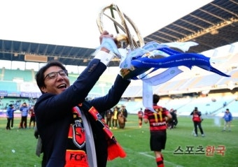 '韓축구 레전드→한일전 참패' 황선홍, 거취가 위험하다[스한 이슈人]