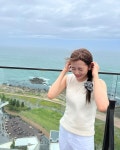 안유진, 파란 바다 배경으로 뽐낸 청순 비주얼