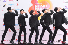 팬타곤, 빵 터지는 포즈