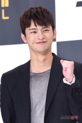 서인국 