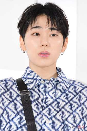 지코, 무심한 듯 시크하게