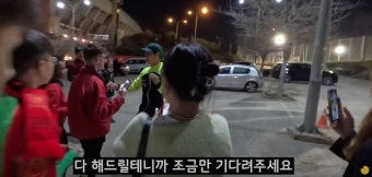 81분 뛰고 1시간 넘게 서서 사인... 이강인, '인성 월클 슛돌이' 인증