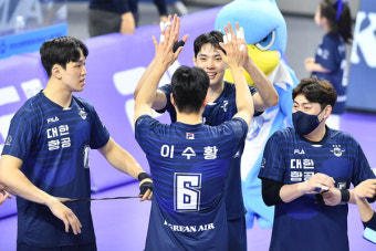 '우승 확률 100% 선점' 대한항공, 현대캐피탈 3-0 셧아웃 압승... 챔프전 2연승[계양에서]